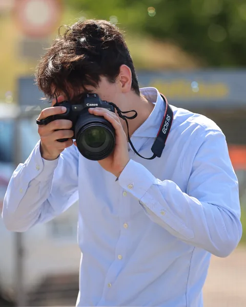 David Schinzel beim Fotografieren